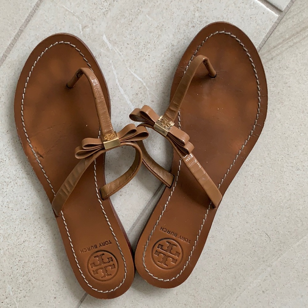 Tory Burch Leighanne Leather T-Strap Sandals